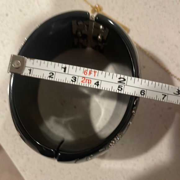 Authentic Chanel cuff - Picture 12 of 12